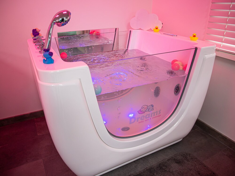 Verwarmd babybad met sfeerverlichting